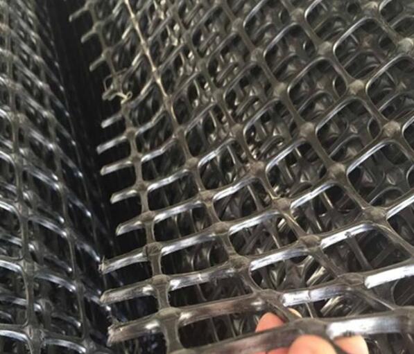 土工布和土工格柵的作用是一樣的嗎？區(qū)別是什么？